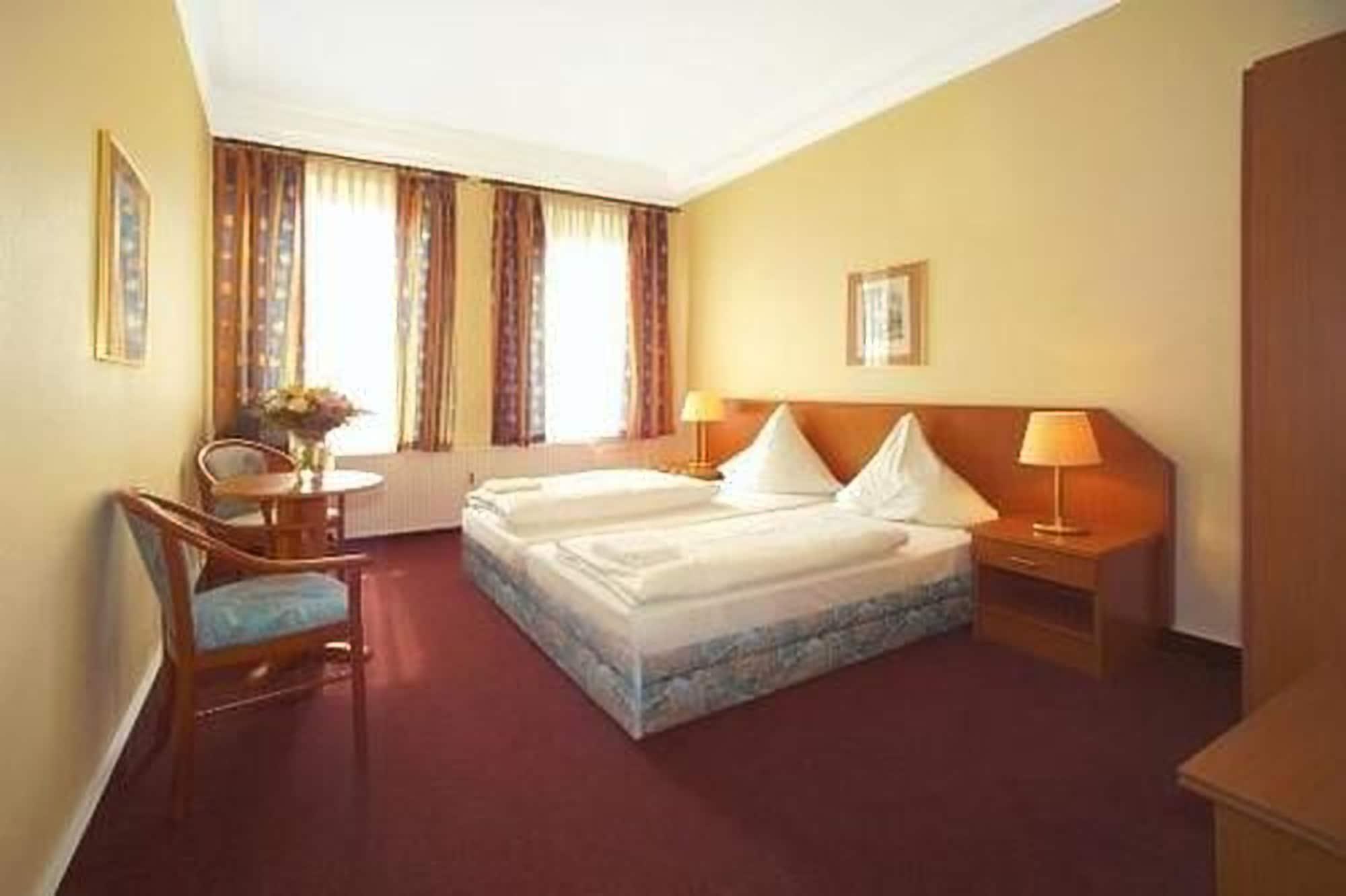 Hotel Residence Am Hauptbahnhof Hamburg-Harburg Rum bild
